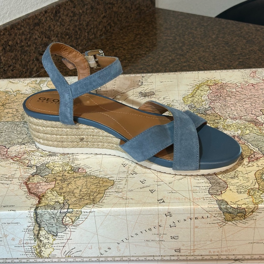 NWT Geox Corda Airforce Blue Soft Suede
Ankle Strap Sandal Sz: Us 10 Eu 40